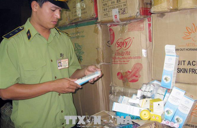 Siết chặt thanh kiểm tra với mỹ phẩm